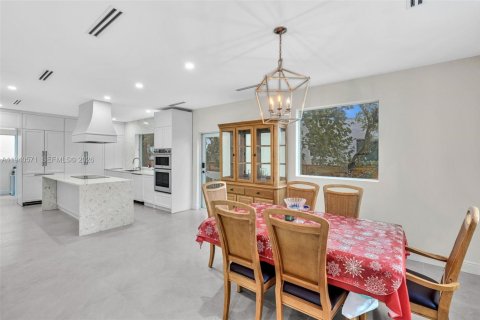 Casa en venta en Miami, Florida, 4 dormitorios, 245.08 m2 № 2002090 - foto 23