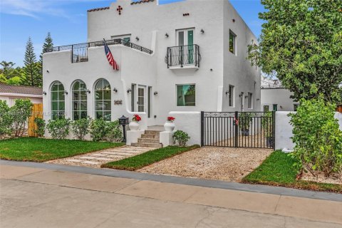 Casa en Miami, Florida 4 dormitorios, 245.08 m2 № 2002090