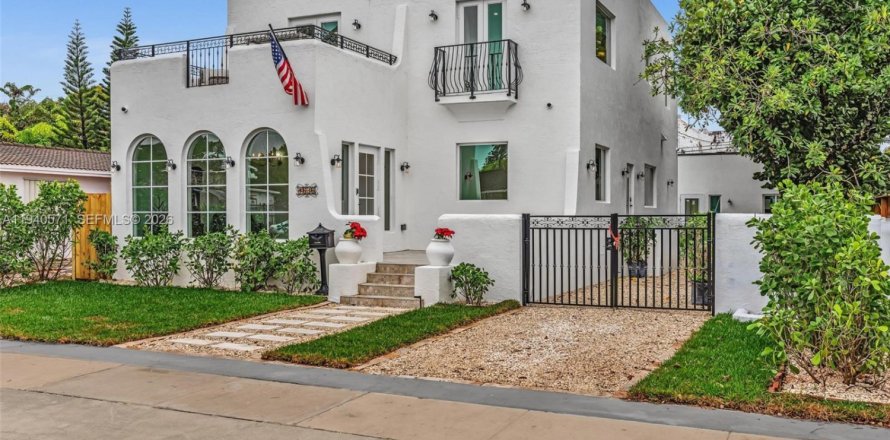 Casa en Miami, Florida 4 dormitorios, 245.08 m2 № 2002090