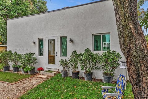 Casa en venta en Miami, Florida, 4 dormitorios, 245.08 m2 № 2002090 - foto 30