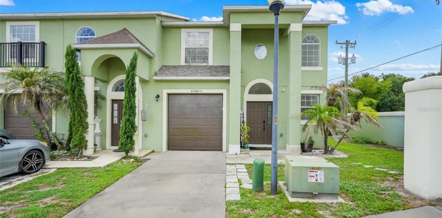 Adosado en Kissimmee, Florida 3 dormitorios, 146.88 m2 № 2295393