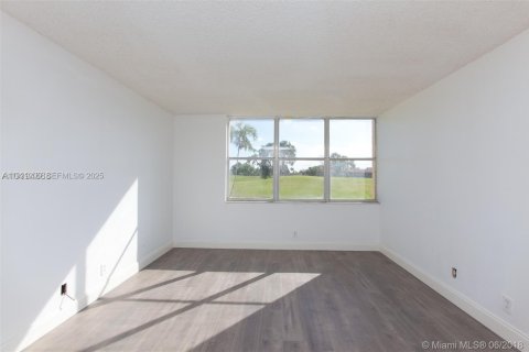 Copropriété à vendre à Lauderhill, Floride: 2 chambres, 98.48 m2 № 1976419 - photo 9