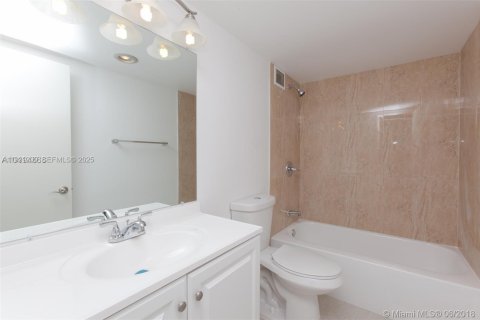 Copropriété à vendre à Lauderhill, Floride: 2 chambres, 98.48 m2 № 1976419 - photo 7