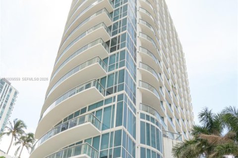 Copropriété à louer à Miami, Floride: 2 chambres, 126.63 m2 № 1997585 - photo 3