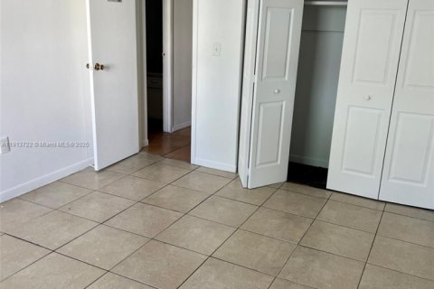 Condo in Lauderhill, Florida, 1 bedroom  № 2066167 - photo 5