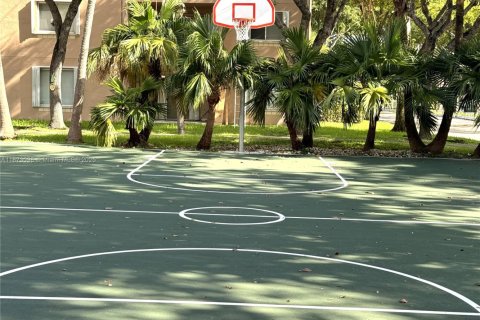 Condominio en alquiler en Miami, Florida, 2 dormitorios, 99.87 m2 № 1898227 - foto 26