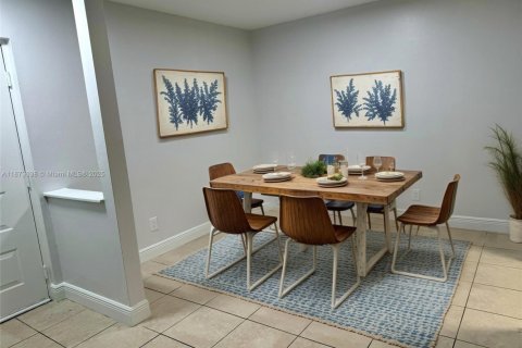 Condominio en alquiler en Miami, Florida, 2 dormitorios, 99.87 m2 № 1898227 - foto 4