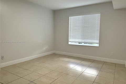 Condominio en alquiler en Miami, Florida, 2 dormitorios, 99.87 m2 № 1898227 - foto 9