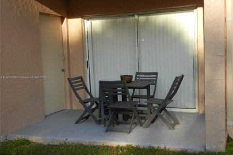 Condominio en alquiler en Miami, Florida, 2 dormitorios, 99.87 m2 № 1898227 - foto 19