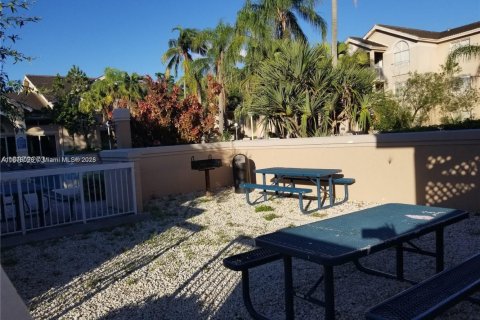 Condominio en alquiler en Miami, Florida, 2 dormitorios, 99.87 m2 № 1898227 - foto 28