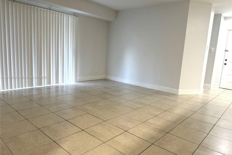 Condominio en alquiler en Miami, Florida, 2 dormitorios, 99.87 m2 № 1898227 - foto 7