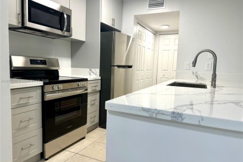 Condominio en alquiler en Miami, Florida, 2 dormitorios, 99.87 m2 № 1898227 - foto 1