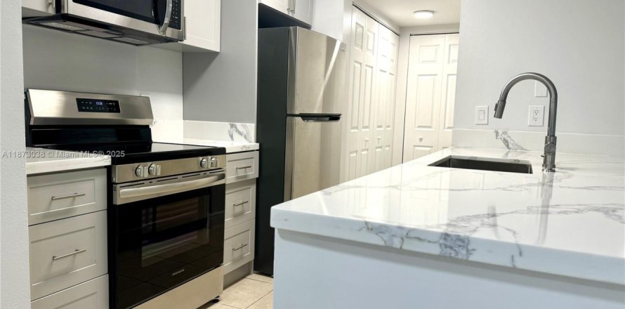 Condominio en Miami, Florida, 2 dormitorios  № 1898227