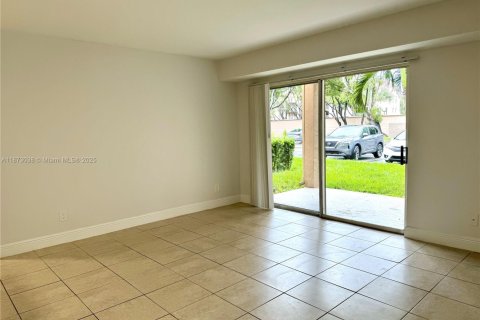 Condominio en alquiler en Miami, Florida, 2 dormitorios, 99.87 m2 № 1898227 - foto 6