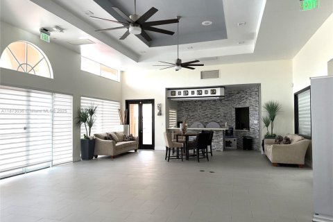 Condominio en alquiler en Miami, Florida, 2 dormitorios, 99.87 m2 № 1898227 - foto 25