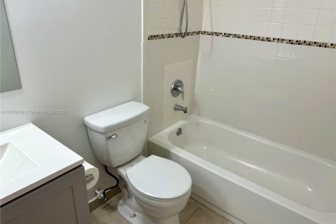 Condominio en alquiler en Miami, Florida, 2 dormitorios, 99.87 m2 № 1898227 - foto 12
