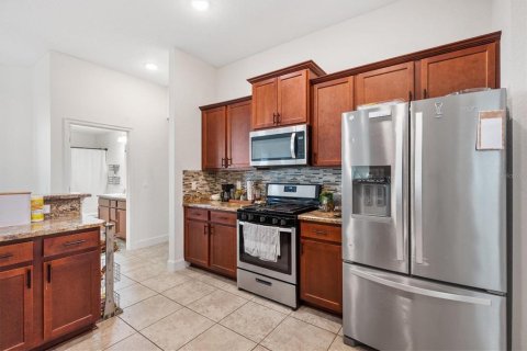 House in Wildwood, Florida 4 bedrooms, 211.72 sq.m. № 2232942 - photo 18