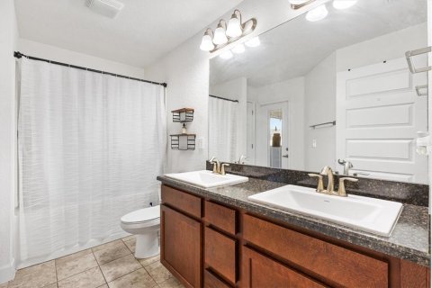 House in Wildwood, Florida 4 bedrooms, 211.72 sq.m. № 2232942 - photo 19