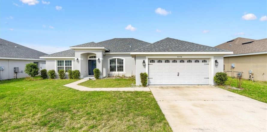 House in Wildwood, Florida 4 bedrooms, 211.72 sq.m. № 2232942