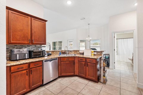 House in Wildwood, Florida 4 bedrooms, 211.72 sq.m. № 2232942 - photo 17