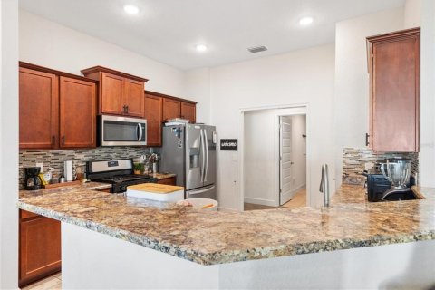 House in Wildwood, Florida 4 bedrooms, 211.72 sq.m. № 2232942 - photo 15