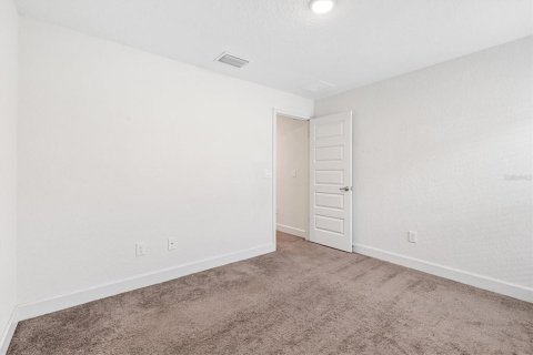 House in Wildwood, Florida 4 bedrooms, 211.72 sq.m. № 2232942 - photo 30