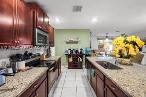 Villa ou maison à vendre à West Palm Beach, Floride: 5 chambres, 234.67 m2 № 2410846 - photo 11