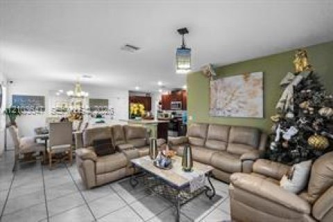Villa ou maison à vendre à West Palm Beach, Floride: 5 chambres, 234.67 m2 № 2410846 - photo 15