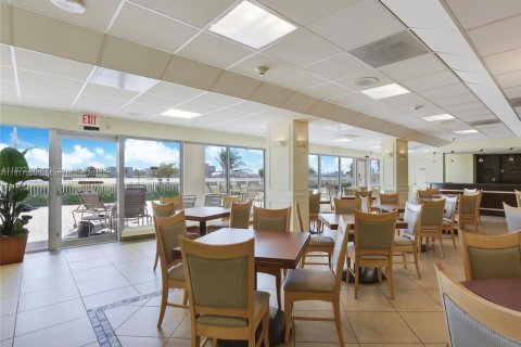 Снять в аренду кондоминиум в Форт-Лодердейл, Флорида 1 спальня, 83.61м2, № 1972950 - фото 2