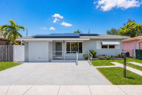Casa en Dania Beach, Florida 3 dormitorios, 173.63 m2 № 2192197