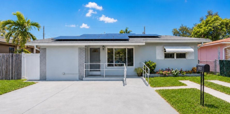 Casa en Dania Beach, Florida 3 dormitorios, 173.63 m2 № 2192197