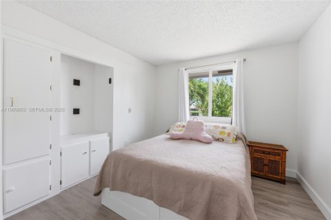 House in Davie, Florida 4 bedrooms, 168.52 sq.m. № 2064798 - photo 24