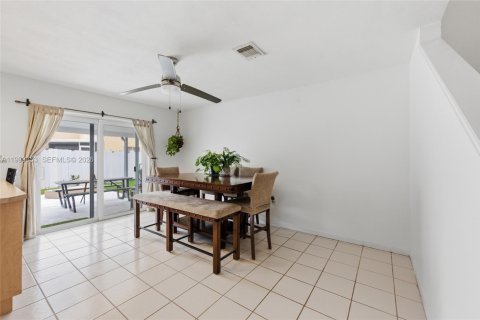 House in Davie, Florida 4 bedrooms, 168.52 sq.m. № 2064798 - photo 17