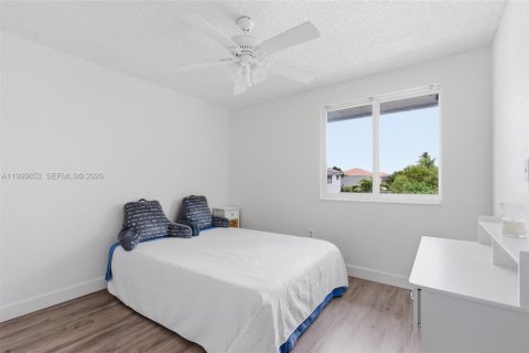 House in Davie, Florida 4 bedrooms, 168.52 sq.m. № 2064798 - photo 20