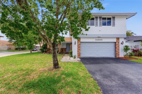 House in Davie, Florida 4 bedrooms, 168.52 sq.m. № 2064798