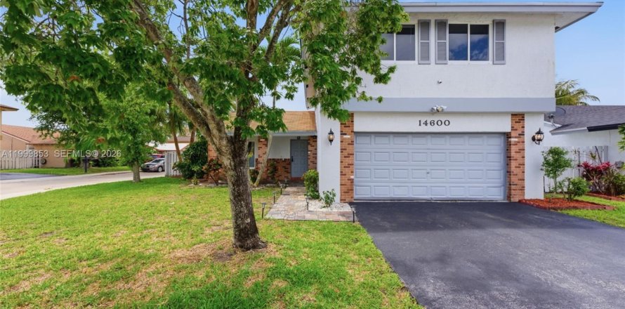 House in Davie, Florida 4 bedrooms, 168.52 sq.m. № 2064798