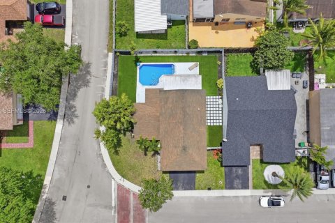 House in Davie, Florida 4 bedrooms, 168.52 sq.m. № 2064798 - photo 3