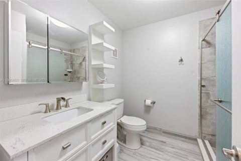 House in Davie, Florida 4 bedrooms, 168.52 sq.m. № 2064798 - photo 22