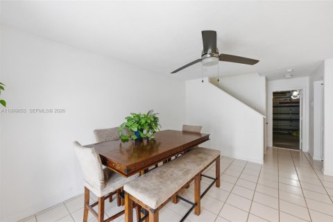 House in Davie, Florida 4 bedrooms, 168.52 sq.m. № 2064798 - photo 16