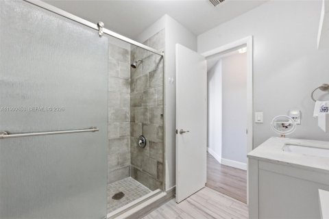 House in Davie, Florida 4 bedrooms, 168.52 sq.m. № 2064798 - photo 23