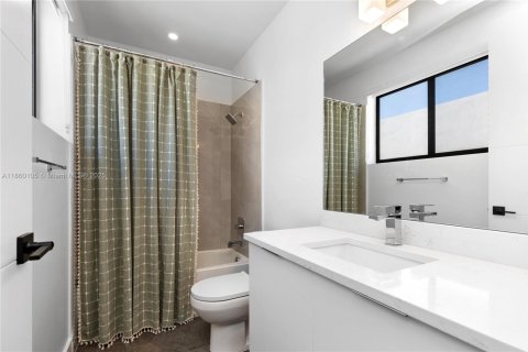 Townhouse in Fort Lauderdale, Florida 3 bedrooms, 153.2 sq.m. № 1889312 - photo 18