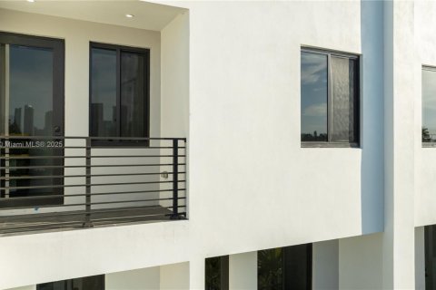 Townhouse in Fort Lauderdale, Florida 3 bedrooms, 153.2 sq.m. № 1889312 - photo 29
