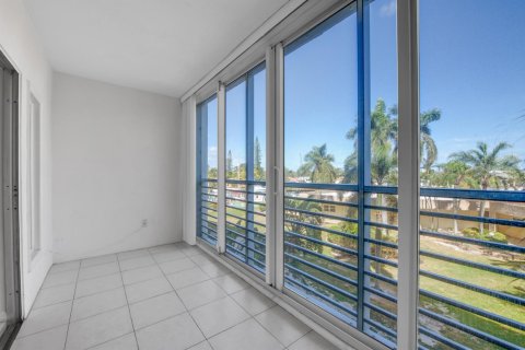 Condominio en alquiler en Pompano Beach, Florida, 2 dormitorios, 91.04 m2 № 1044100 - foto 1