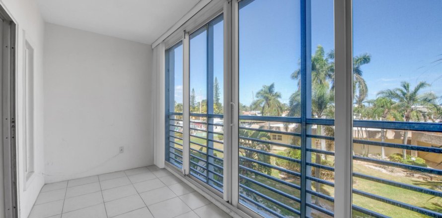 Condominio en Pompano Beach, Florida, 2 dormitorios  № 1044100