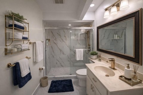 House in Hialeah, Florida 4 bedrooms, 192.4 sq.m. № 1993066 - photo 11