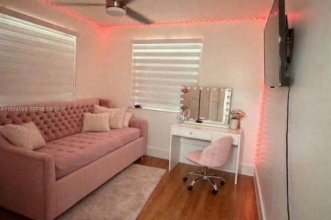 House in Hialeah, Florida 4 bedrooms, 192.4 sq.m. № 1993066 - photo 15