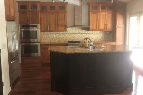Casa en alquiler en Tampa, Florida, 3 dormitorios, 192.31 m2 № 1917501 - foto 2