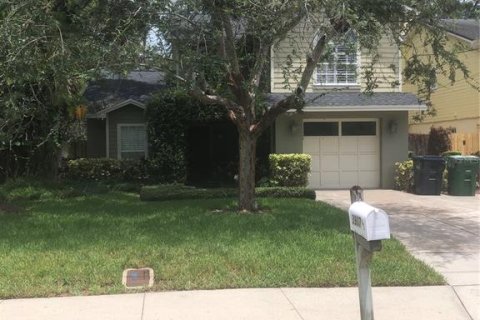 Casa en alquiler en Tampa, Florida, 3 dormitorios, 192.31 m2 № 1917501 - foto 1