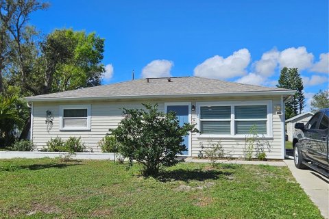 Casa en venta en Port Charlotte, Florida, 2 dormitorios, 91.79 m2 № 1567199 - foto 1