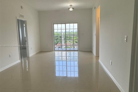 Снять в аренду кондоминиум в Майами, Флорида 2 спальни, 90.12м2, № 1926967 - фото 2